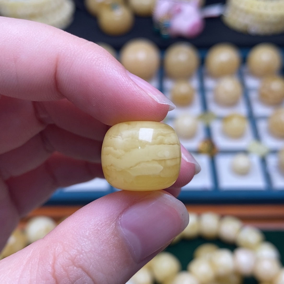 巅***峰蜜蜡未镶嵌珠宝奇石