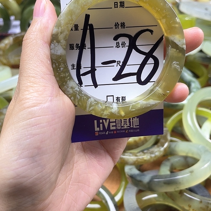 蛇纹石玉手镯合金骑****）