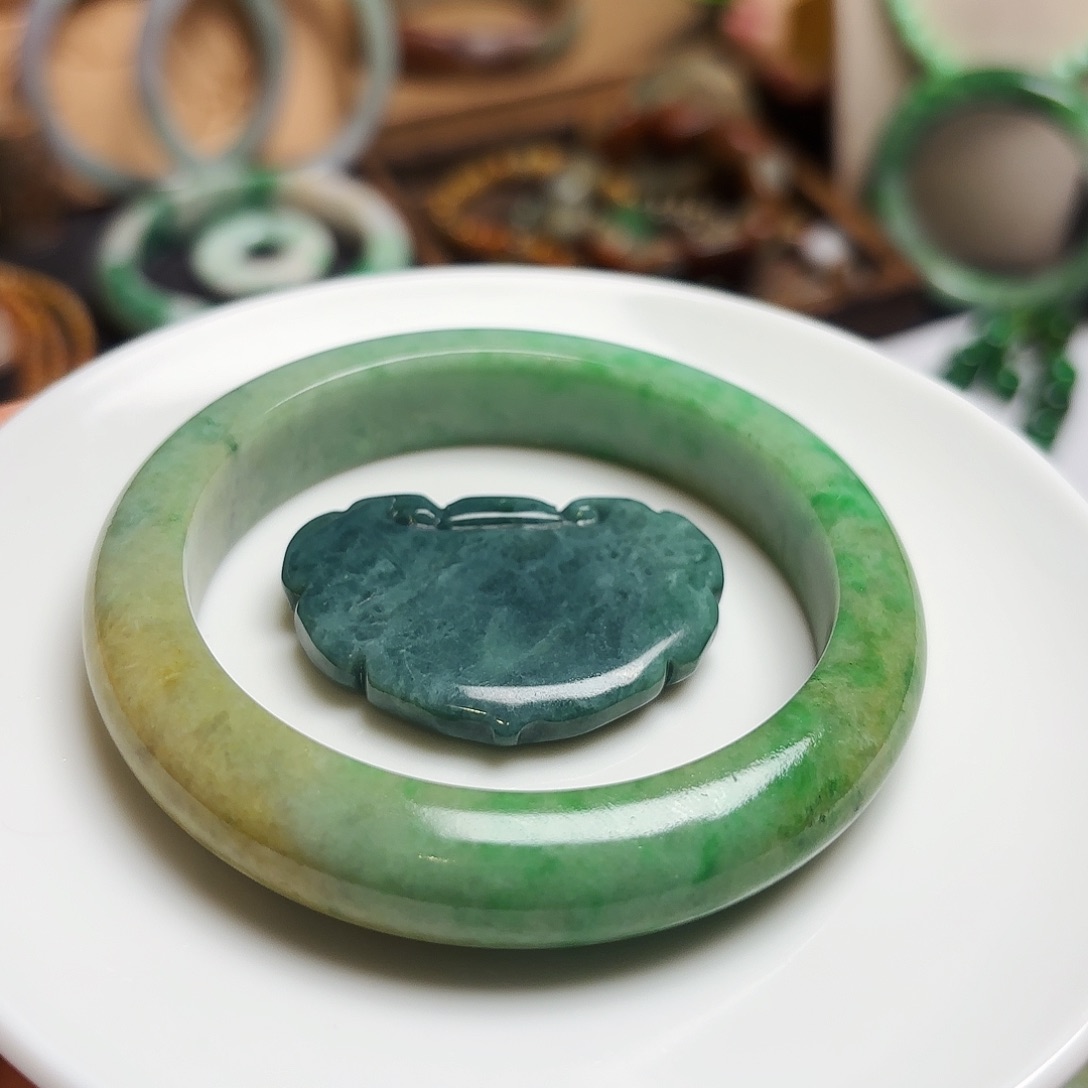 翡翠未镶嵌颈饰价格问主播，非常漏