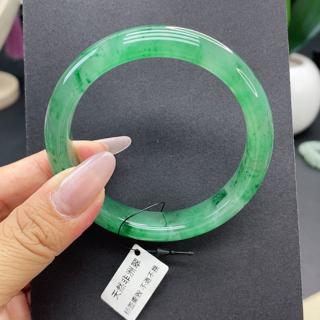 未镶嵌手镯石英质玉