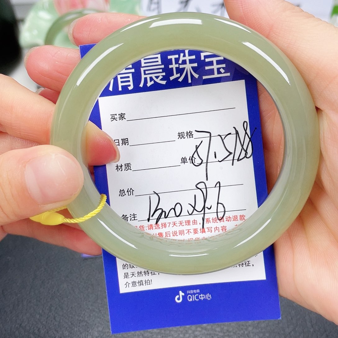 和田玉手镯未镶嵌