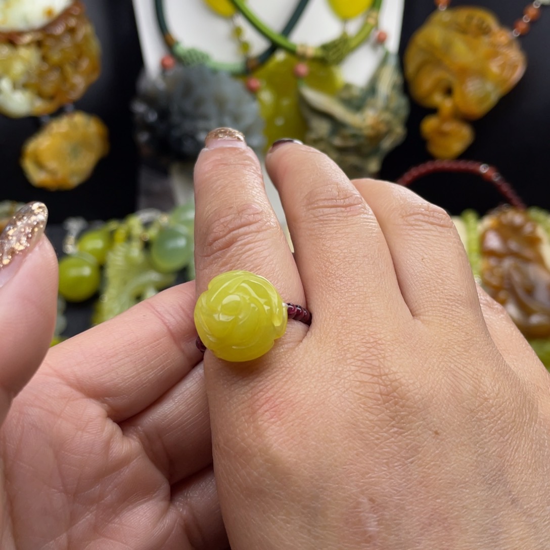 未镶嵌蛇纹石玉颈饰