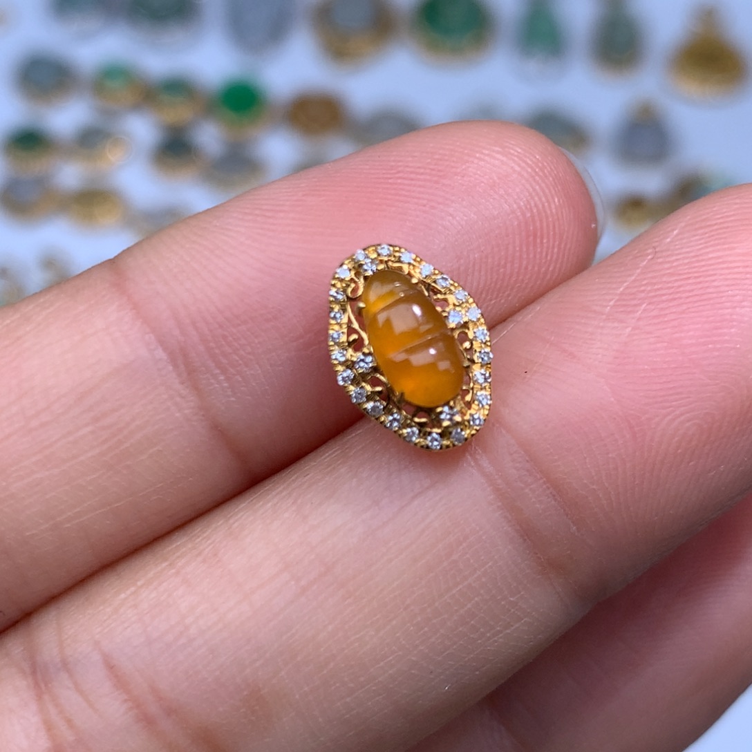 翡翠18K金镶嵌项链福豆