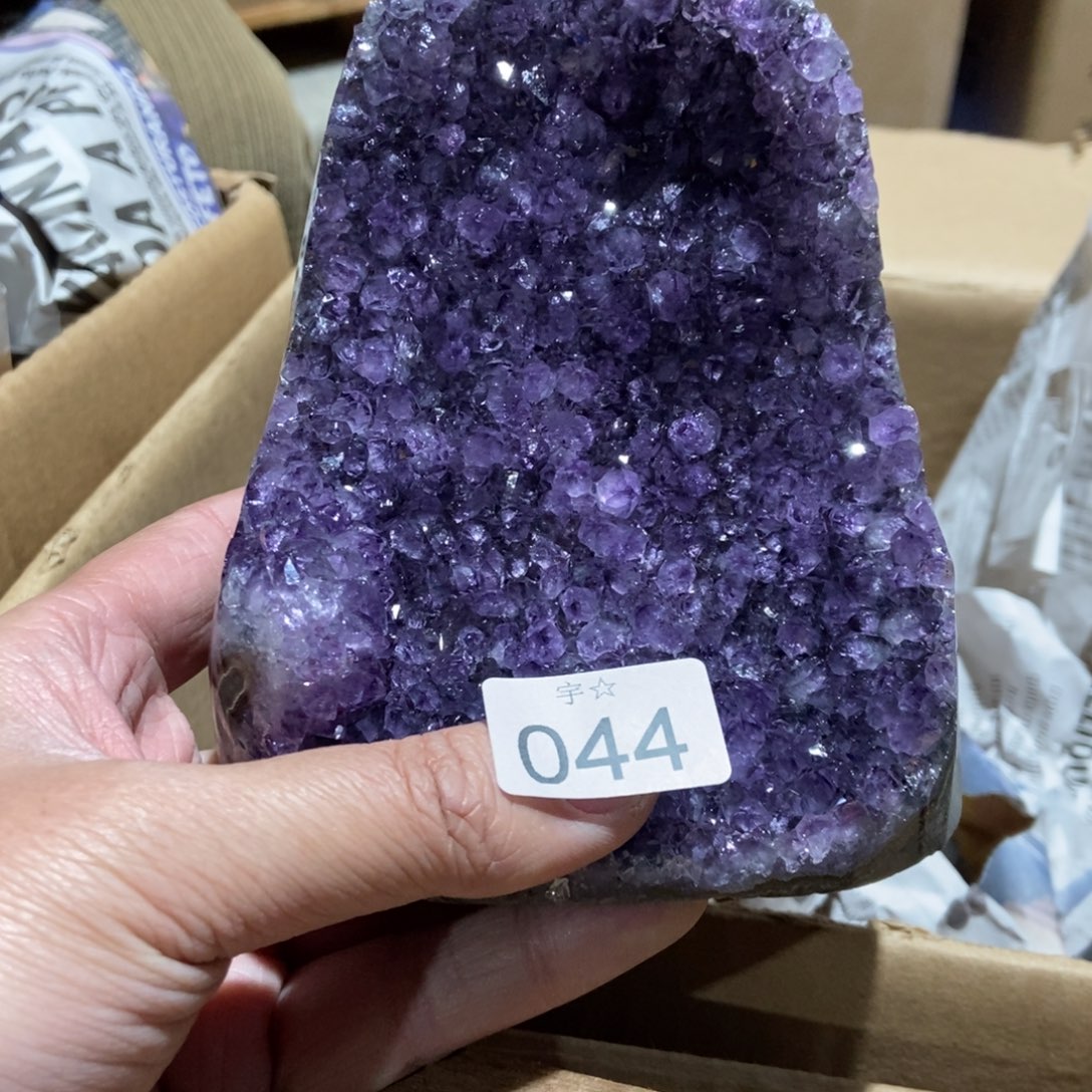 紫晶天然水晶摆件未镶嵌