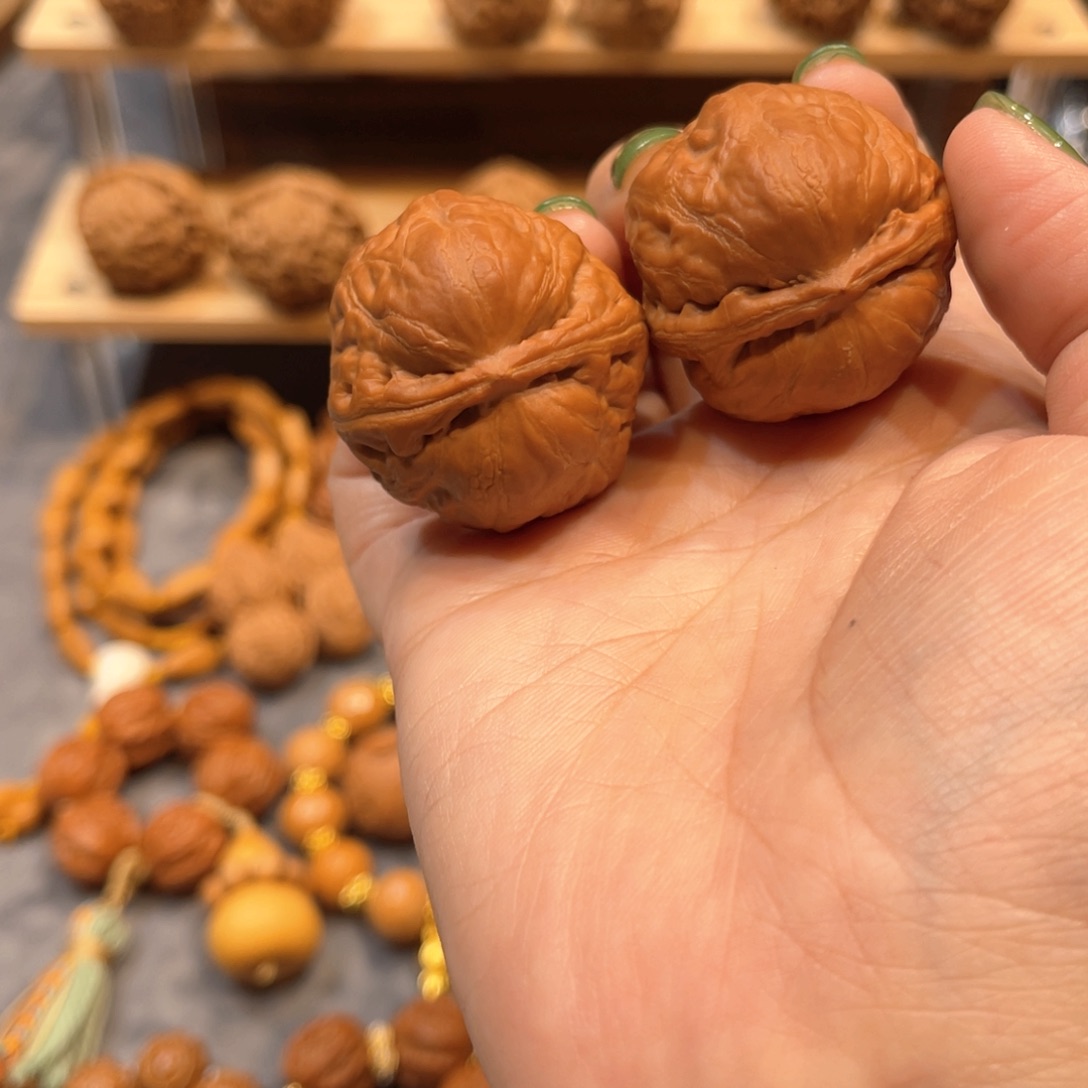 桃核把件玉面金蟾