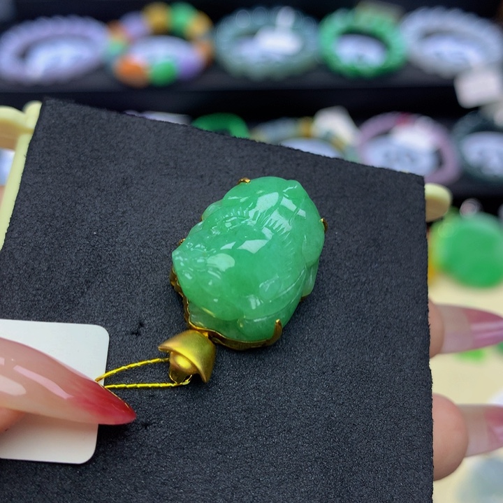 18K金镶嵌翡翠手链翡翠