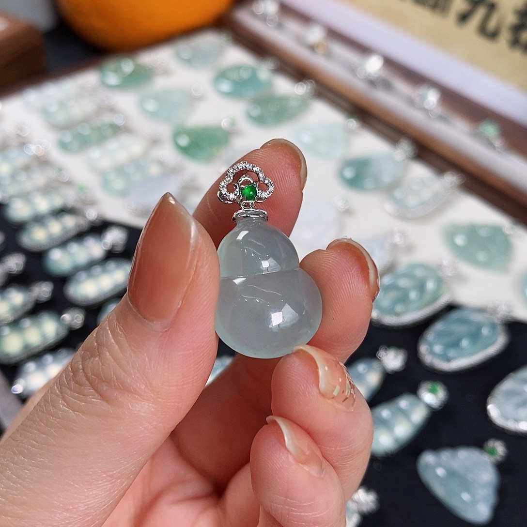 翡翠18K金镶嵌颈饰天然缅甸翡翠吊坠葫芦