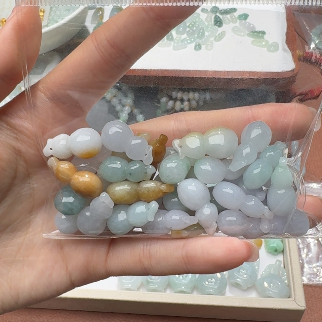 未镶嵌挂件翡翠福利1个，不包邮，拍邮费发货