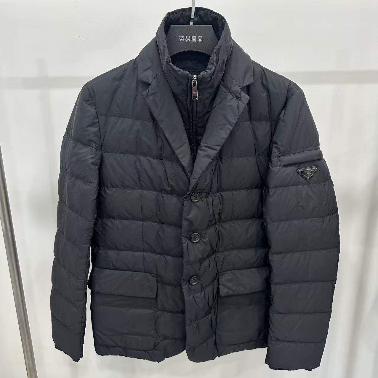 未使用 Prada/普拉达 黑色翻领假俩件羽绒服/46码