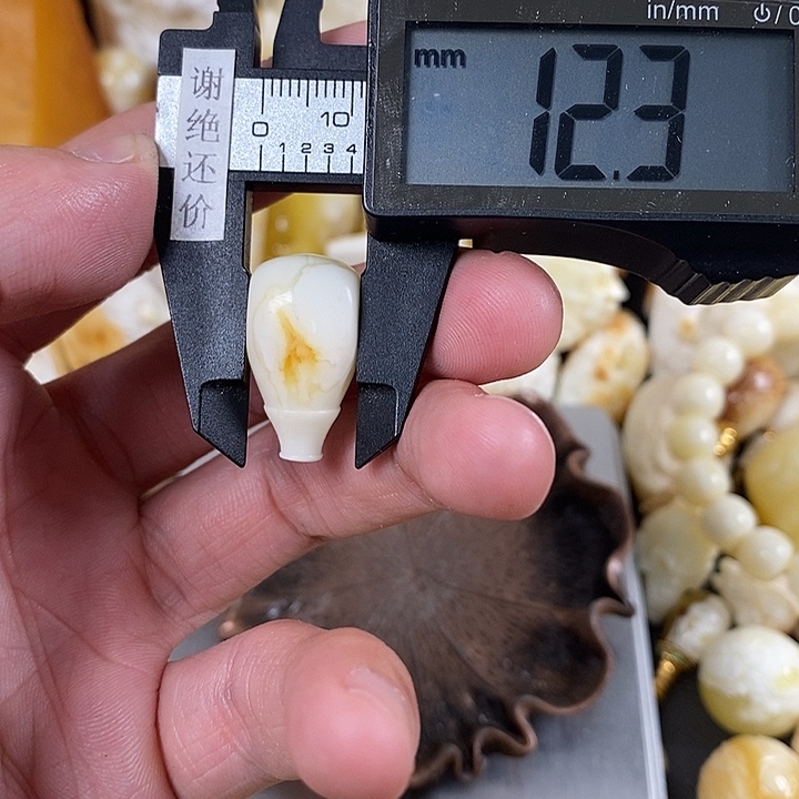 琥珀裸石未镶嵌我