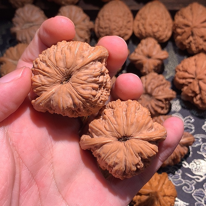 奔***巴文玩手把件 43全品绣球