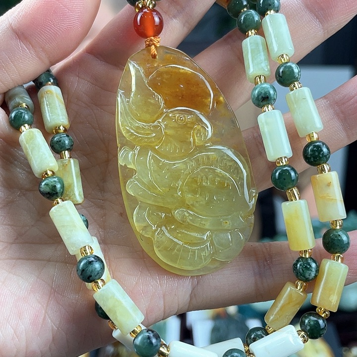 蛇纹石玉颈饰未镶嵌