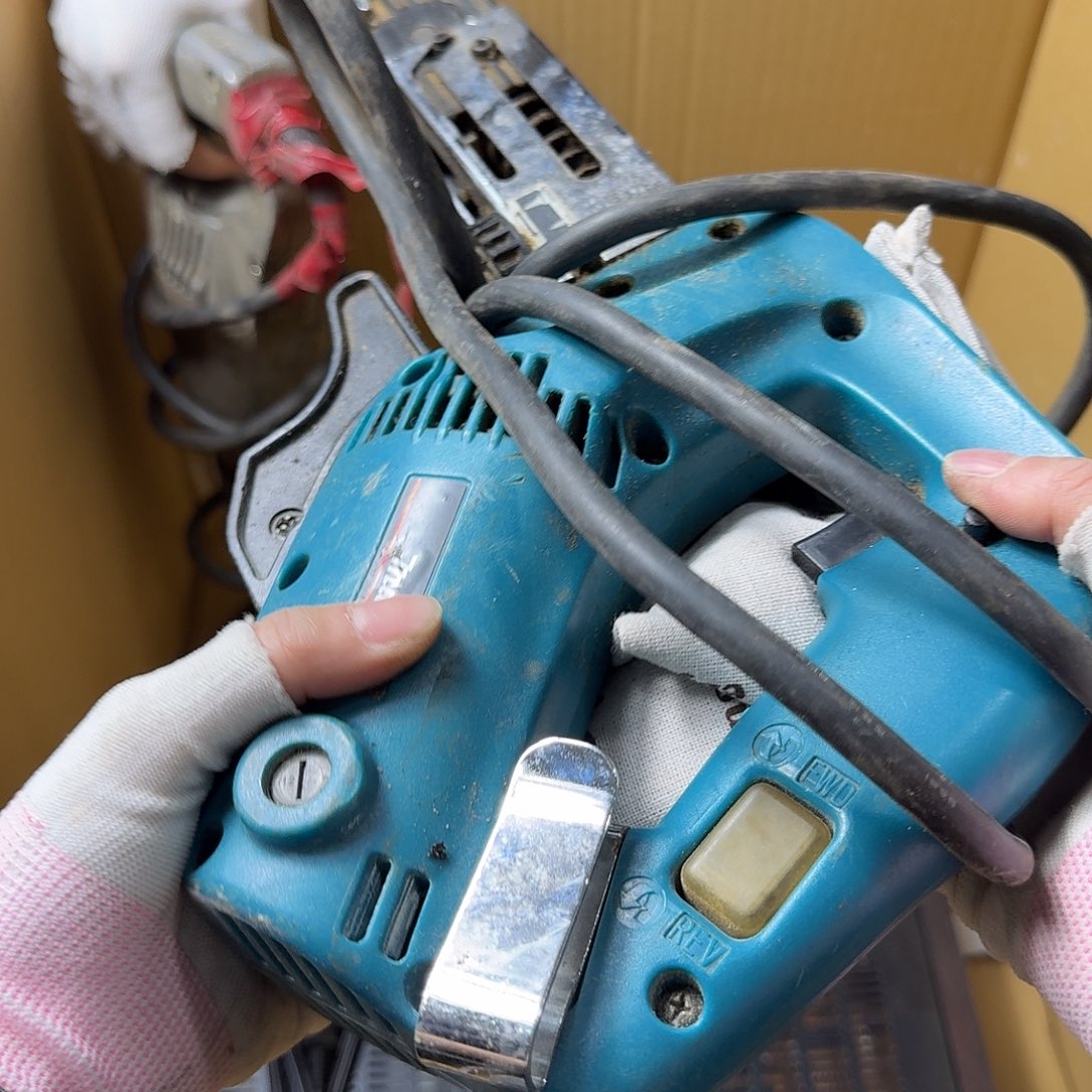 春*中古商品，瑕疵品，不保好坏。174