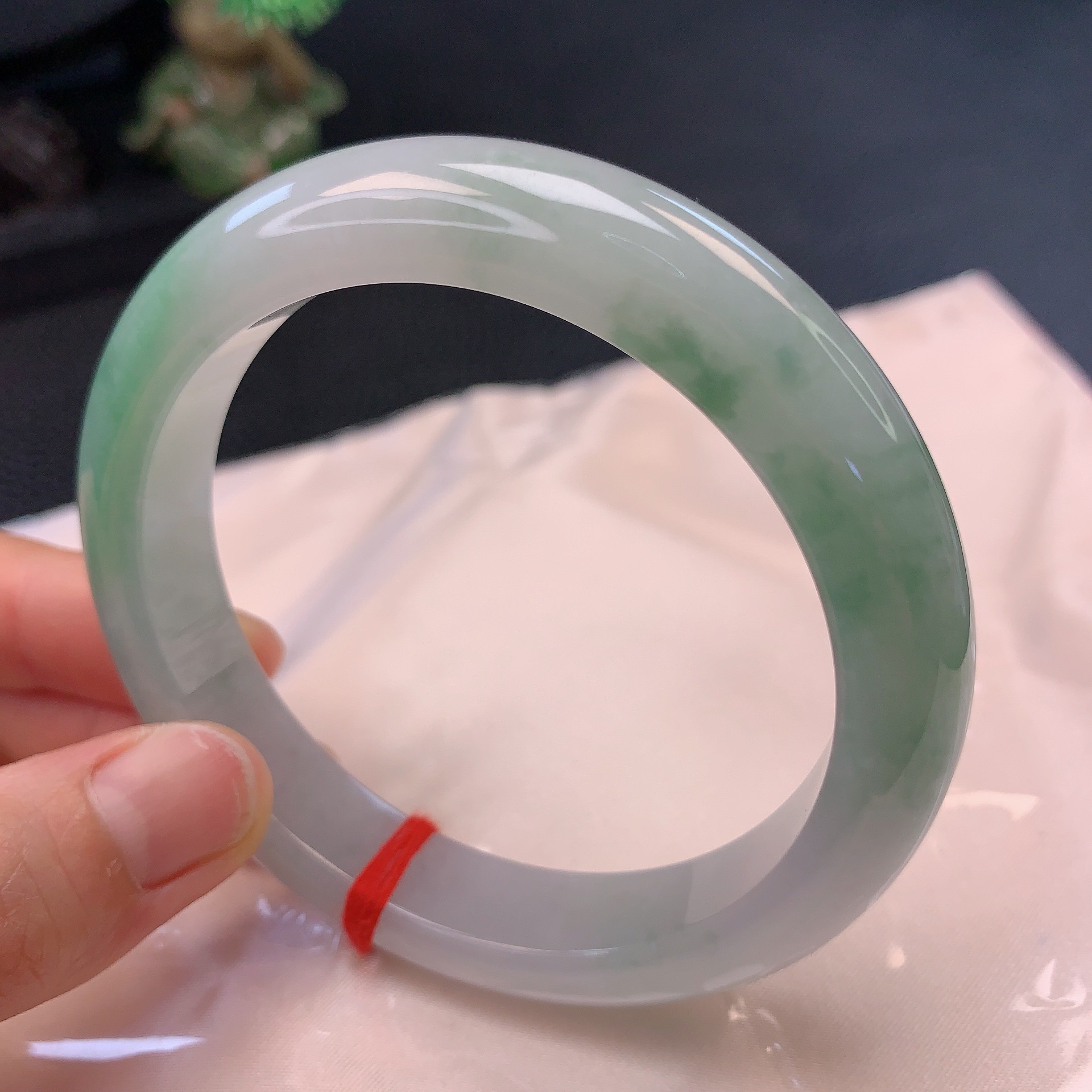 62圈口天然A货翡翠手镯冰种起胶绿色正圈高端时尚精致翡翠玉镯子 