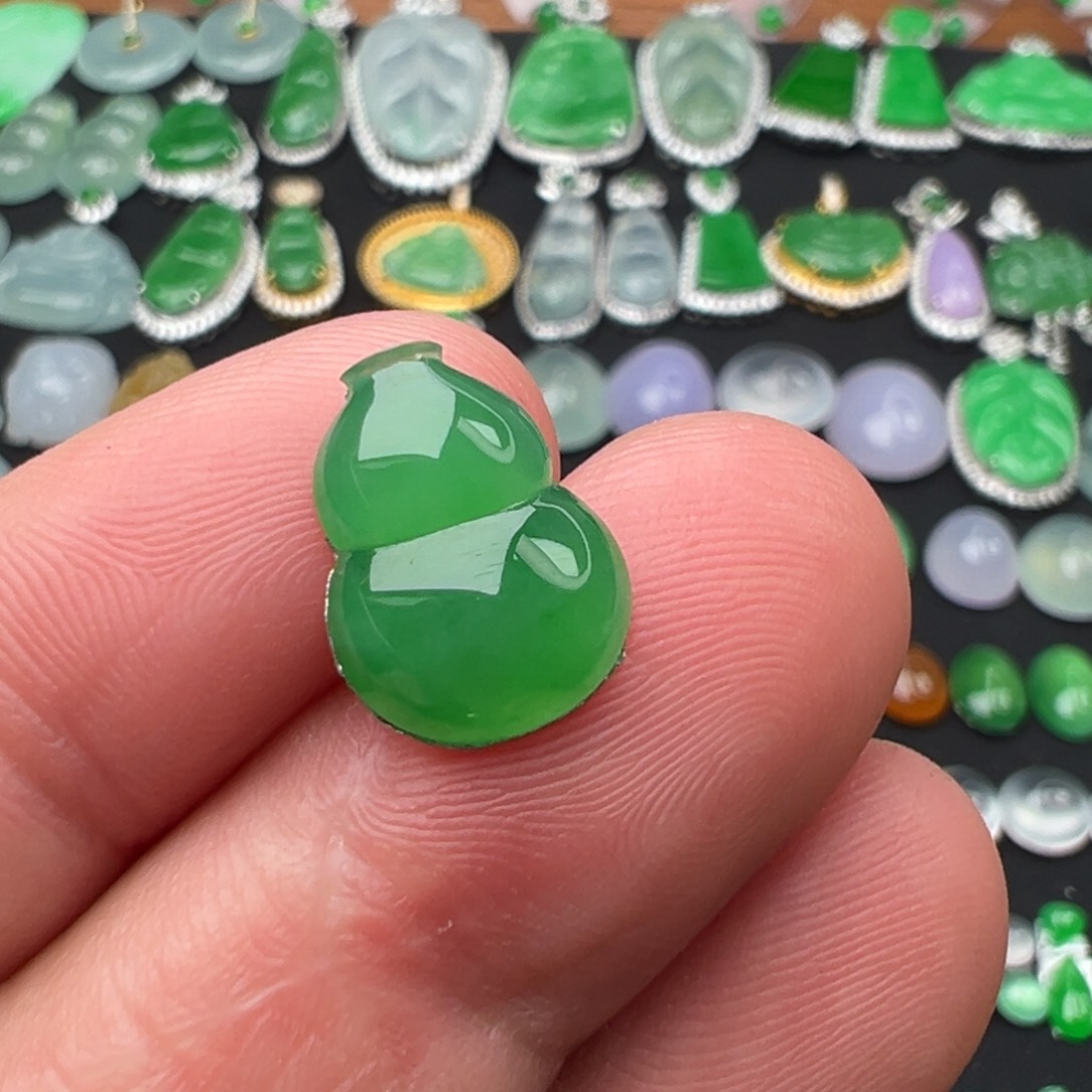 翡翠颈饰未镶嵌葫芦13.7