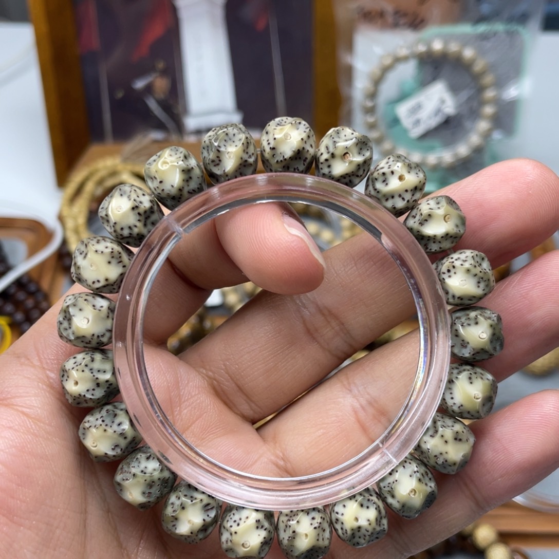 星月菩提手串11*10正月大留白石玉料无相