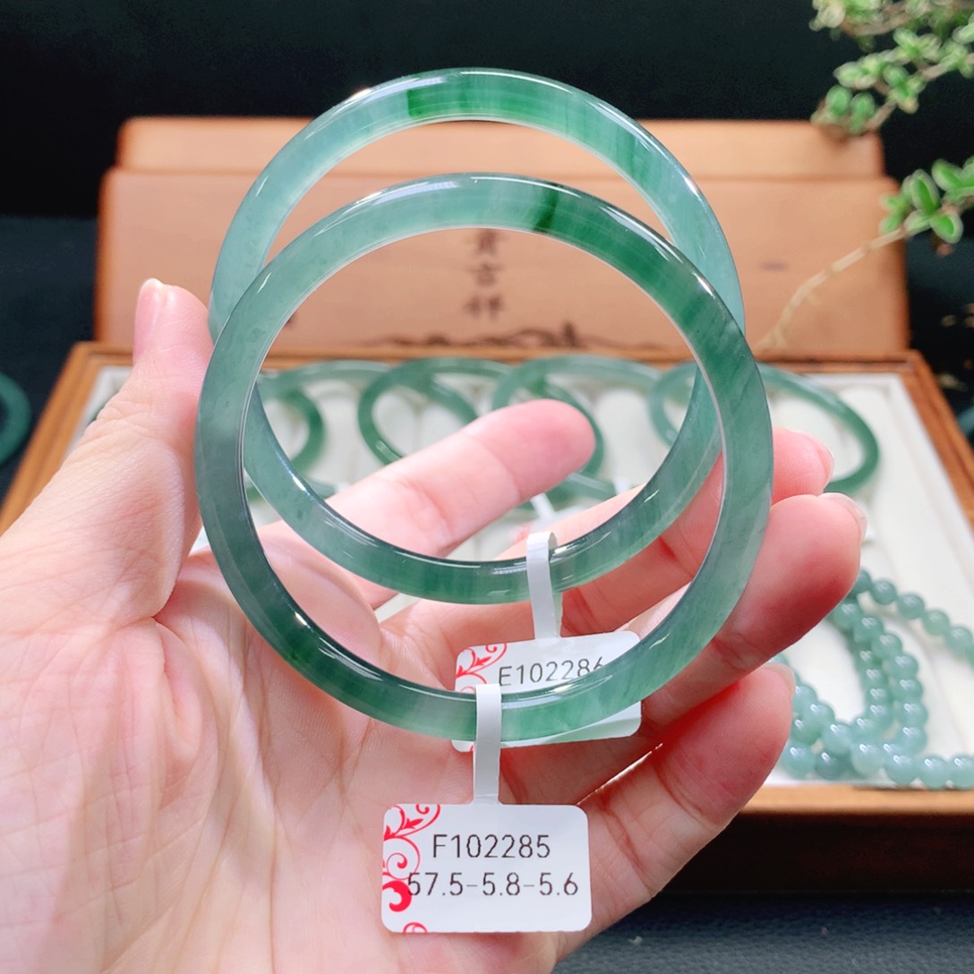 翡翠手镯（圆镯）未镶嵌