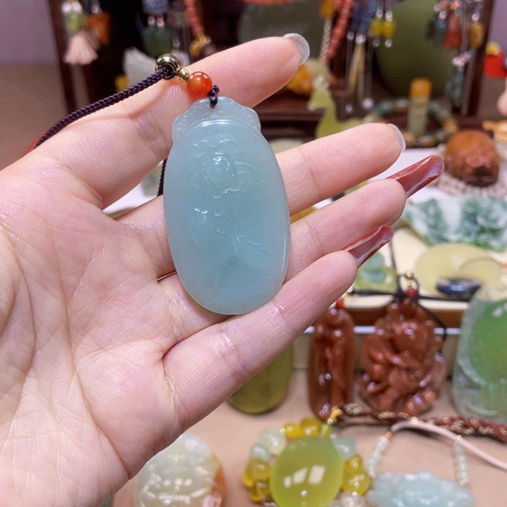 蛇纹石玉颈饰未镶嵌