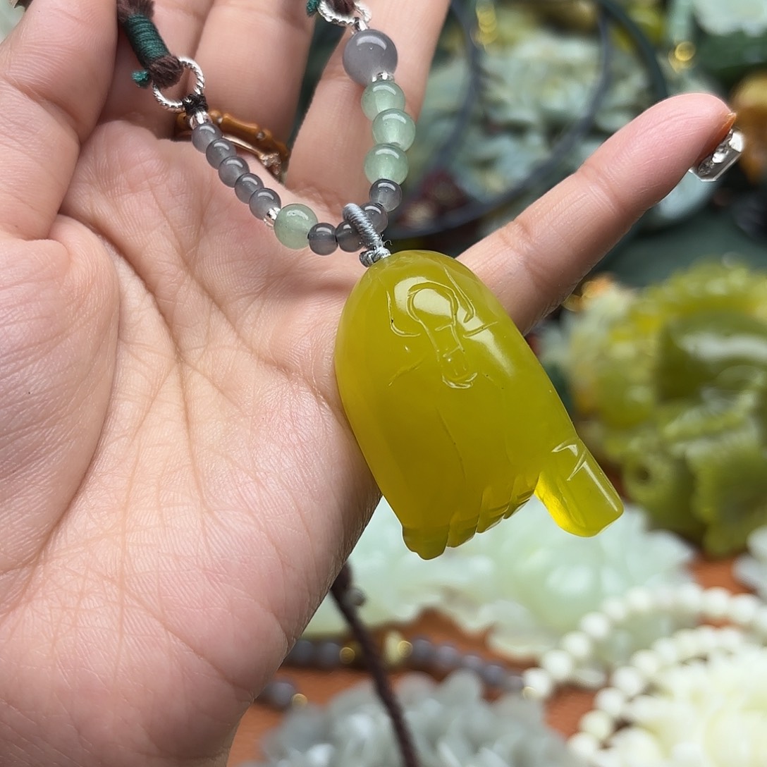 蛇纹石玉未镶嵌颈饰