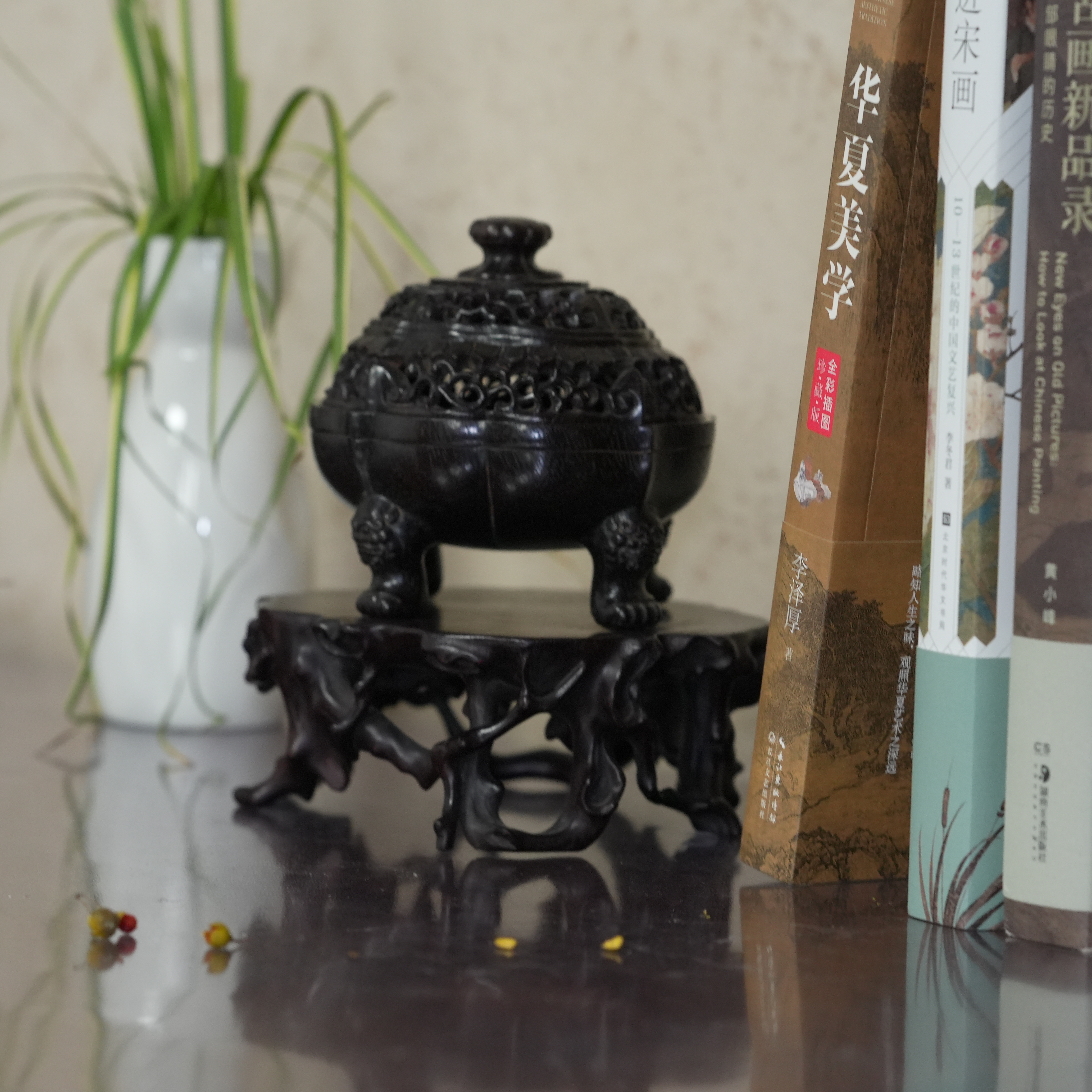 【槐荫山房】/HY2565/清中期紫檀镂空雕卷草纹香薰