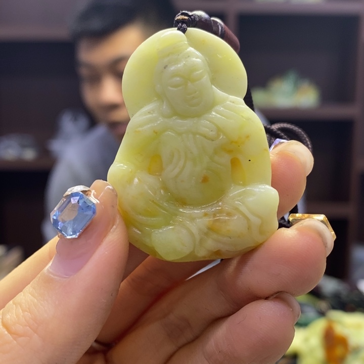 蛇纹石玉未镶嵌颈饰