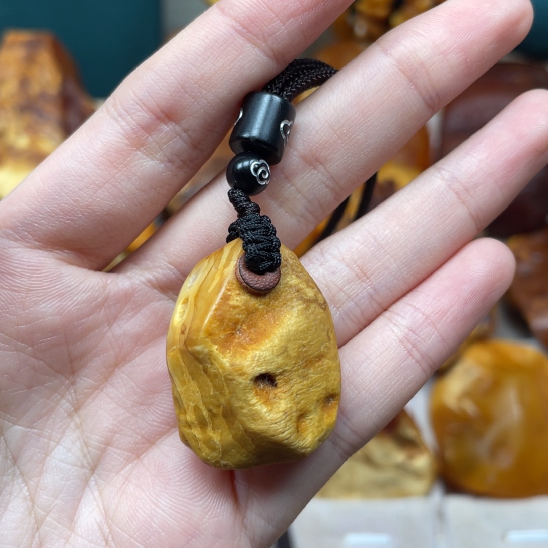 琥珀珠宝奇石未镶嵌