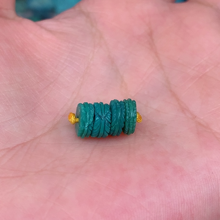 绿松石颈饰未镶嵌