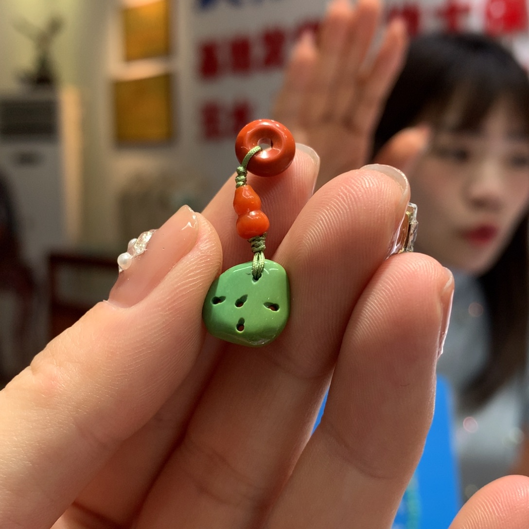 南红玛瑙配饰未镶嵌