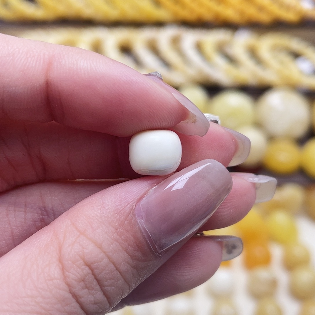 琥珀未镶嵌裸石9.4*7.9mm老型瑕