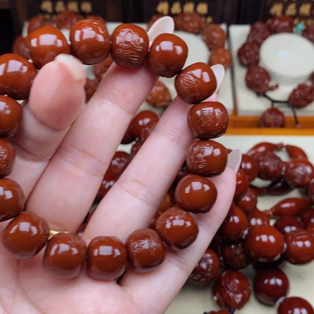 橄榄核吊坠A**生连年有鱼