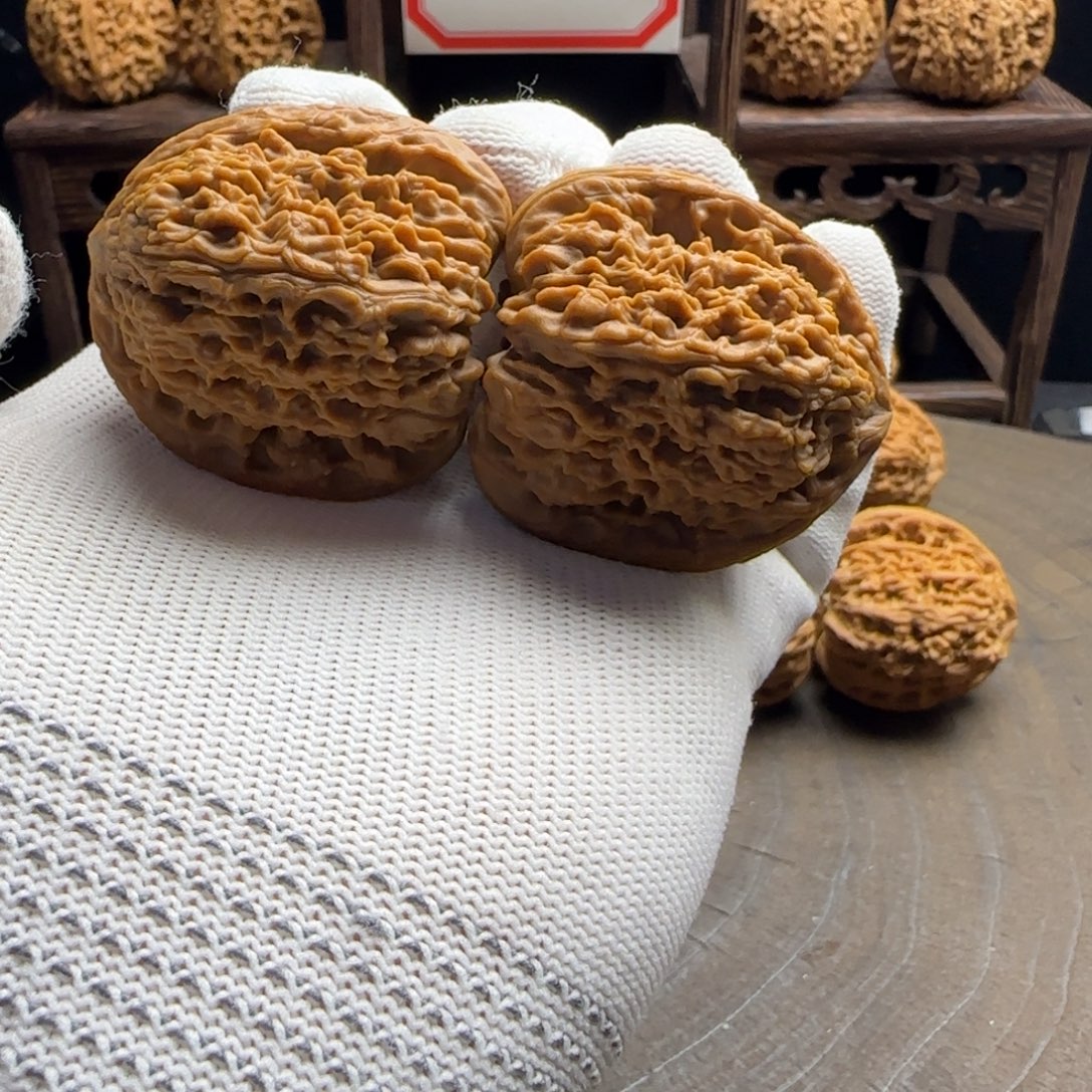 吊坠文玩核桃41拉丝炮弹  52克