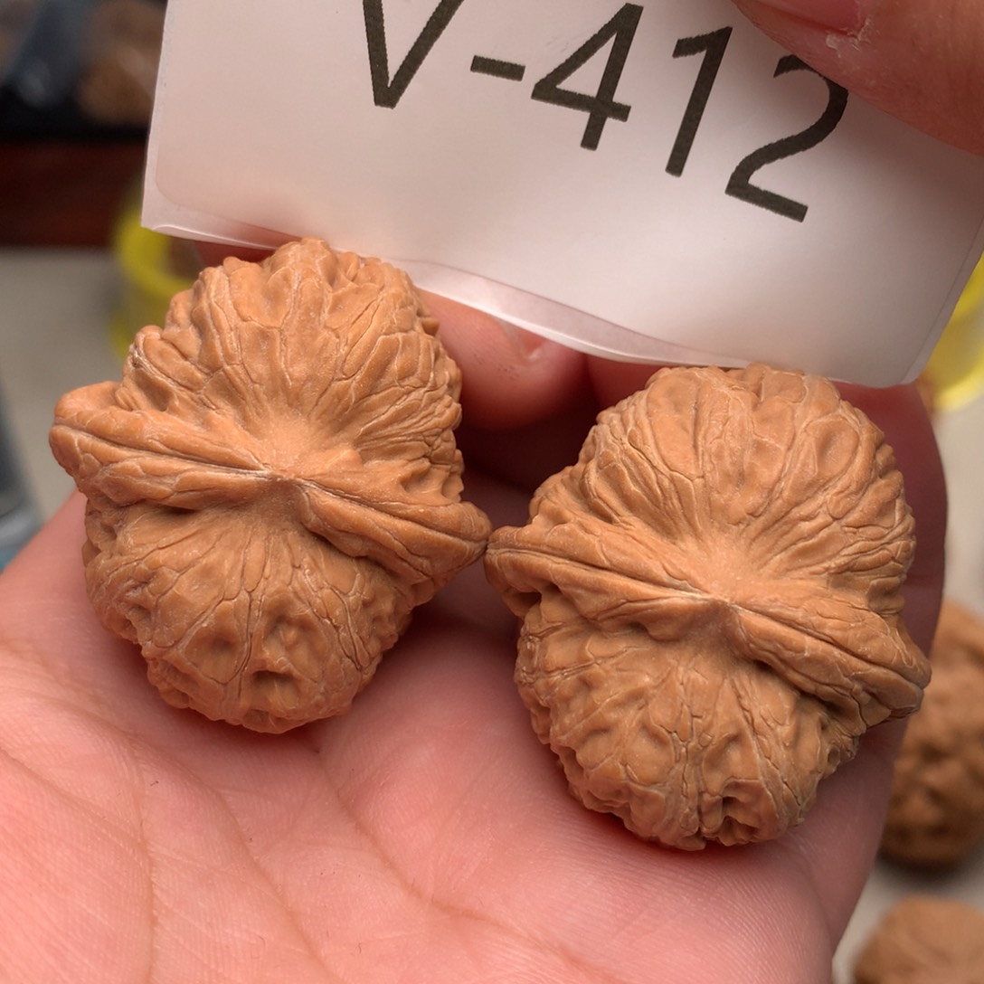 文玩核桃把件38元宝………….