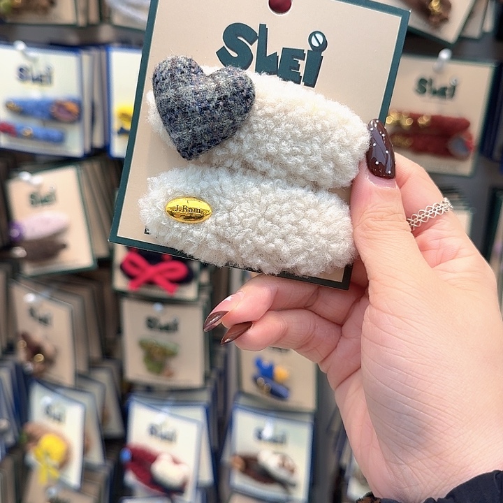 白色爱心毛毛掰掰夹