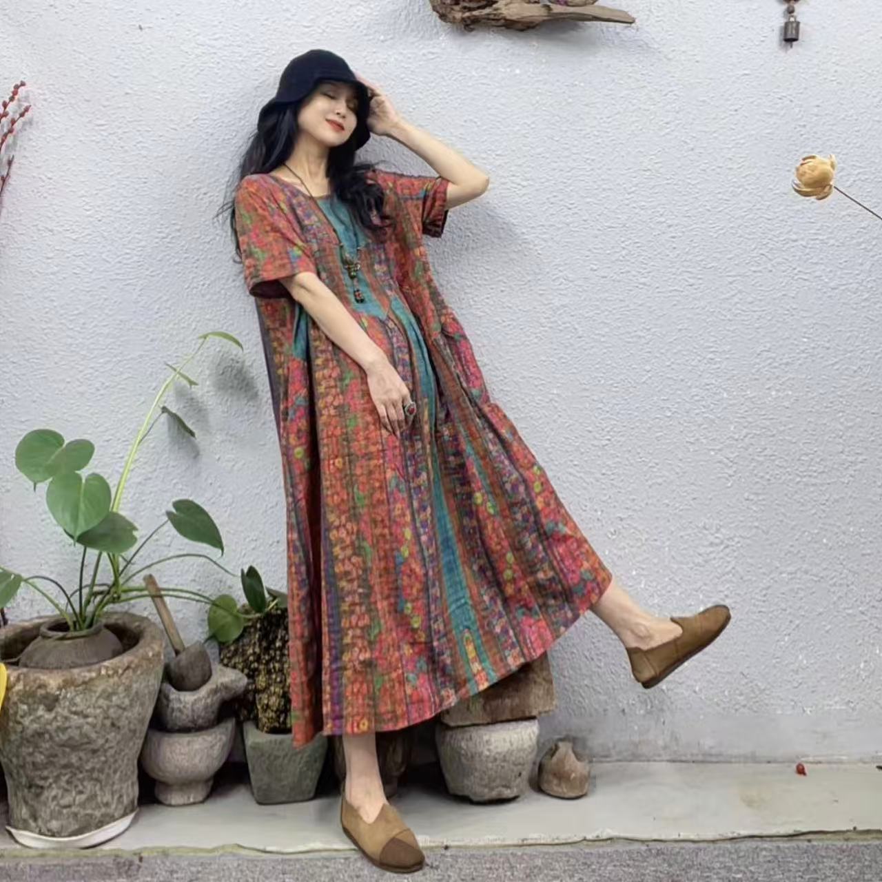 8853-125红竖条棉麻圆领三角不对齐拼接连衣裙（长116胸围122