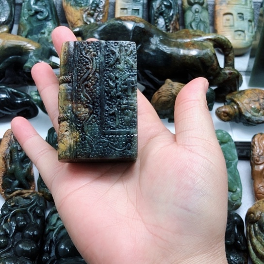 岫岩河磨玉（透闪石质玉）把件未镶嵌