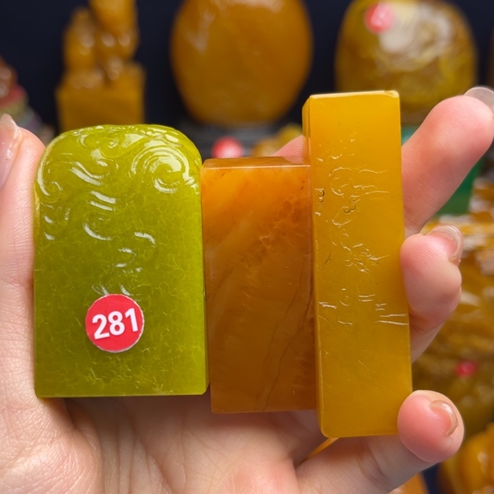 田黄石家***畔题材：工艺品