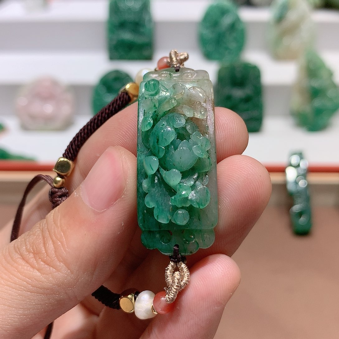 独山玉挂件未镶嵌