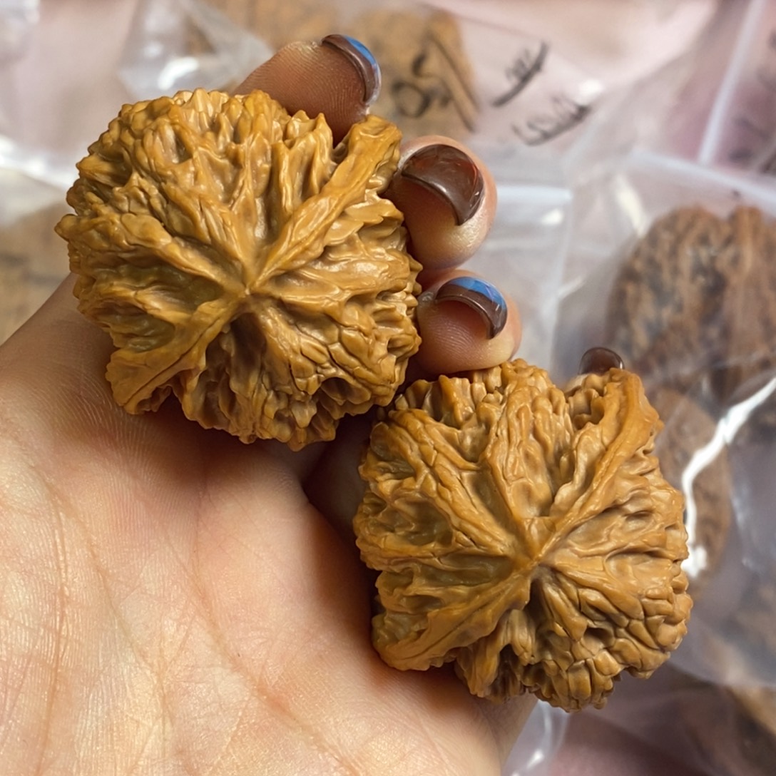 文玩核桃吊坠39苹果园50