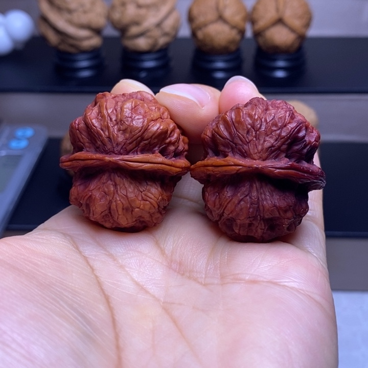 H***战文玩核桃把件七彩龙鳞舍利疙瘩包地闷36