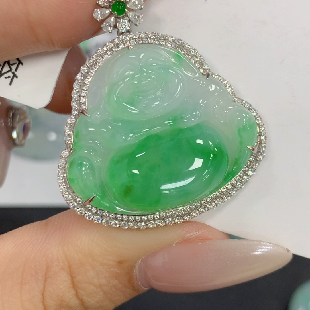 颈饰18K金镶嵌翡翠