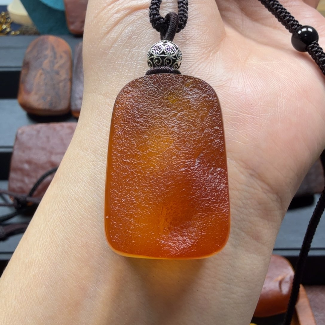 琥珀吊坠(赠链)未镶嵌