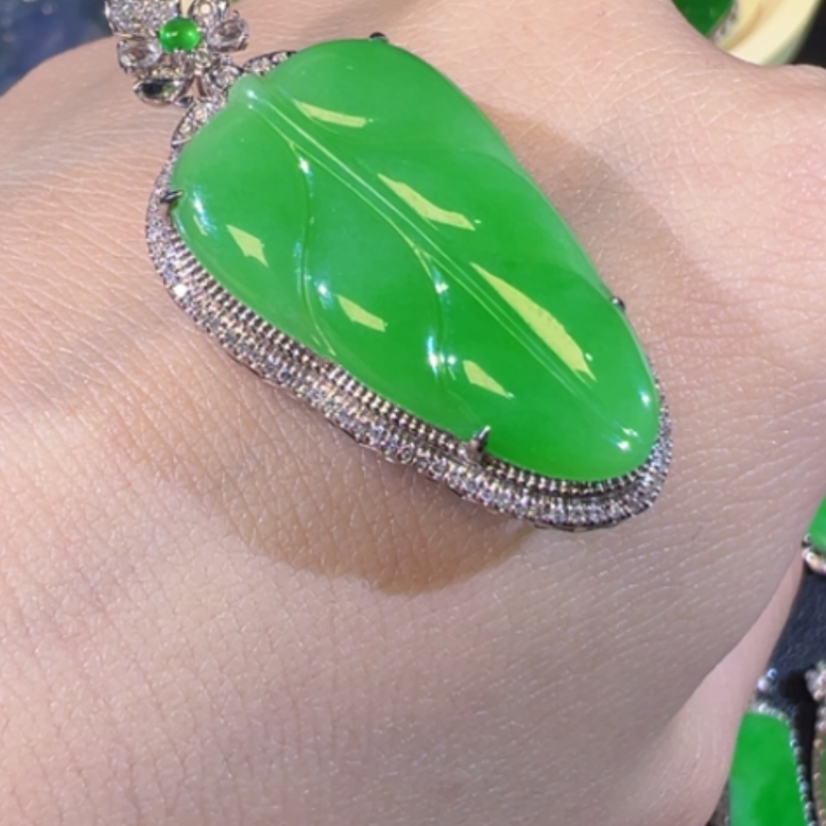 【闪购商品】翡翠颈饰18K金镶嵌缅甸翡翠叶子