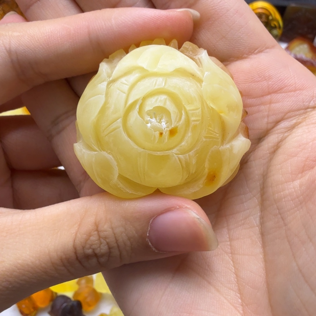 蜜蜡未镶嵌珠宝奇石