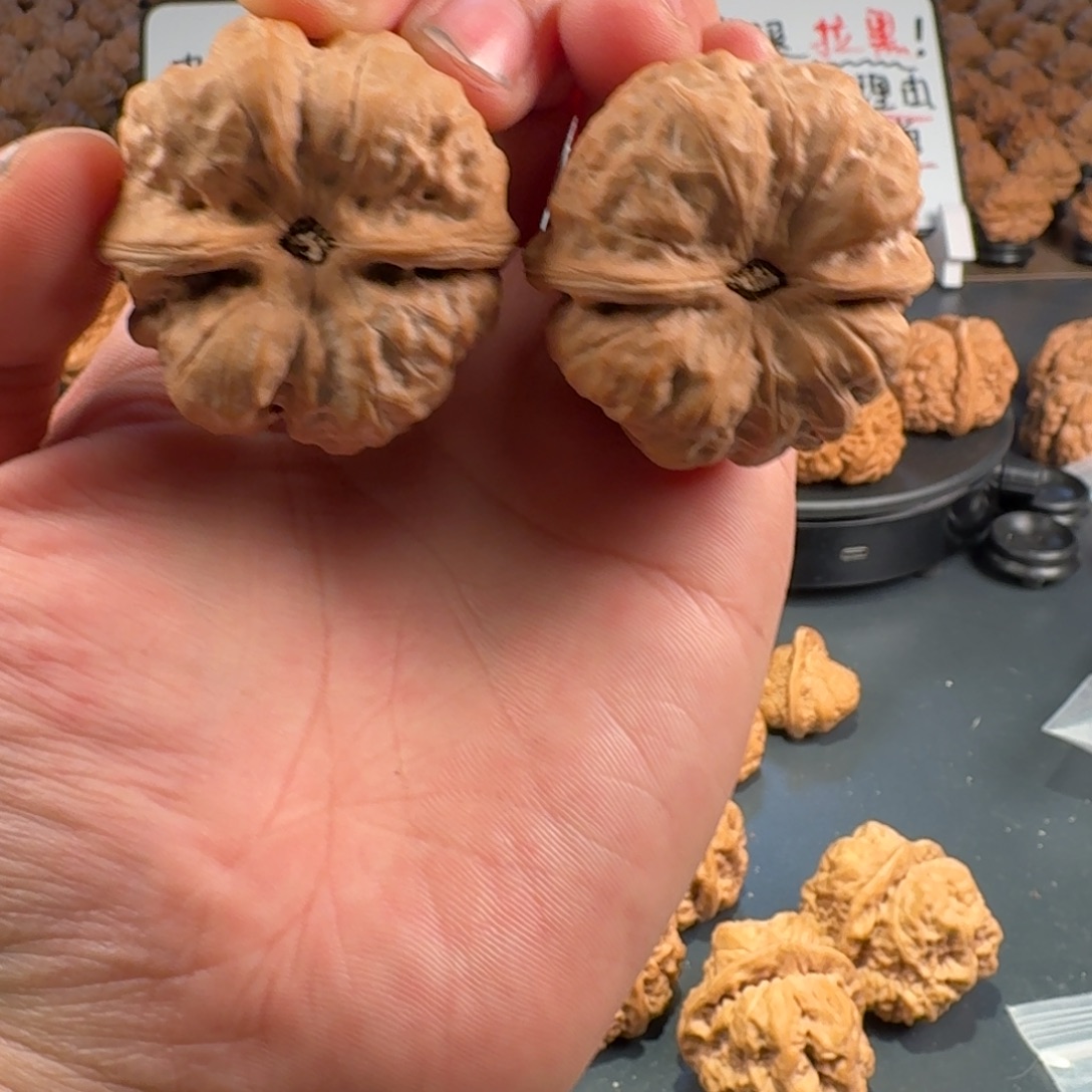 如***意吊坠文玩核桃蛤蟆的眼睛是真的好看啊我的天啊