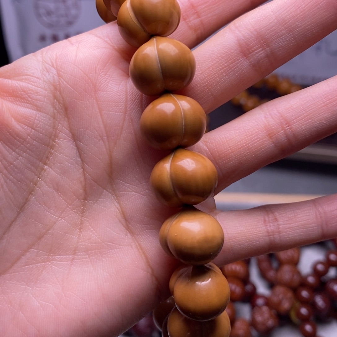 文玩核桃手串柯基屁桃