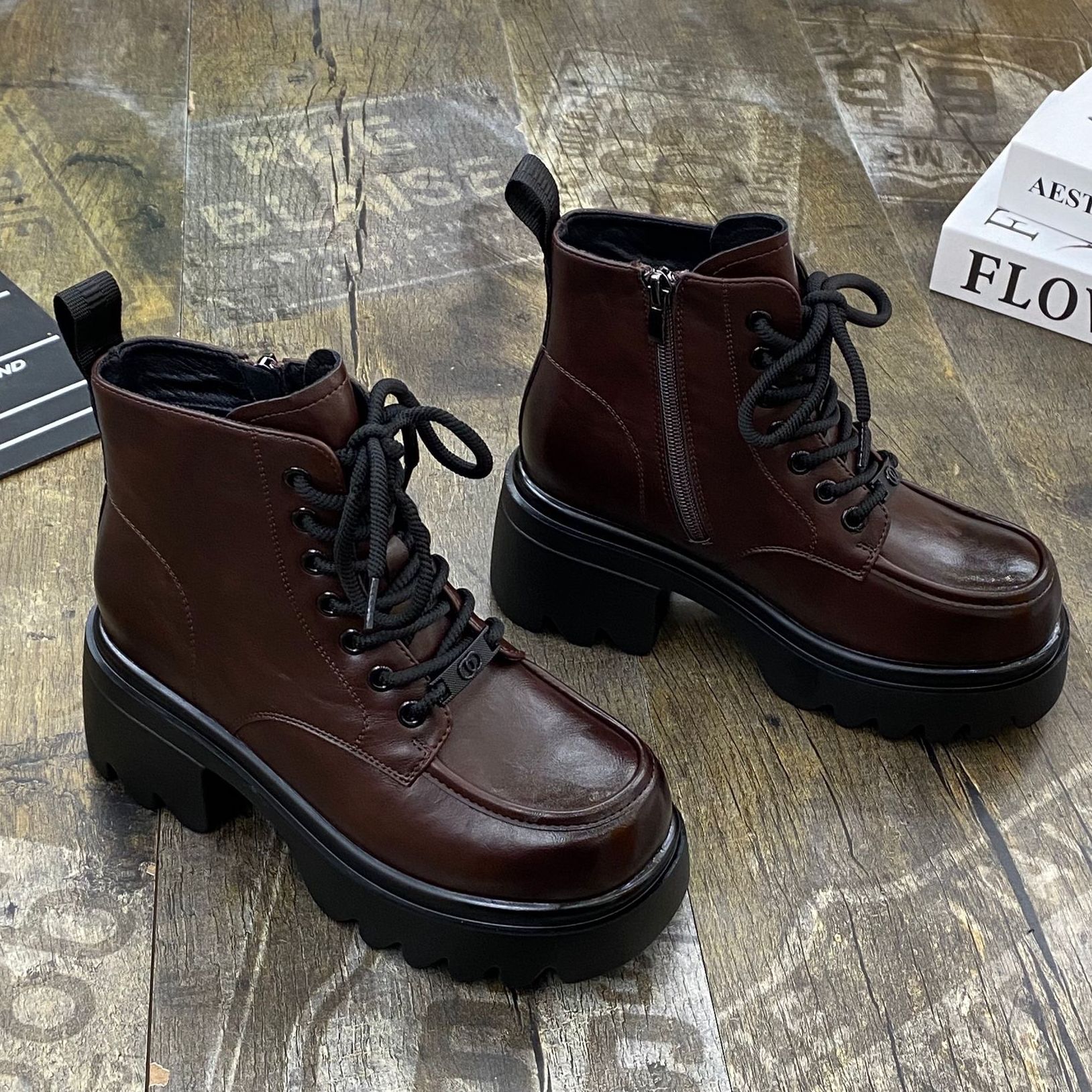 新款牛皮马丁靴薄绒6892按克拉红