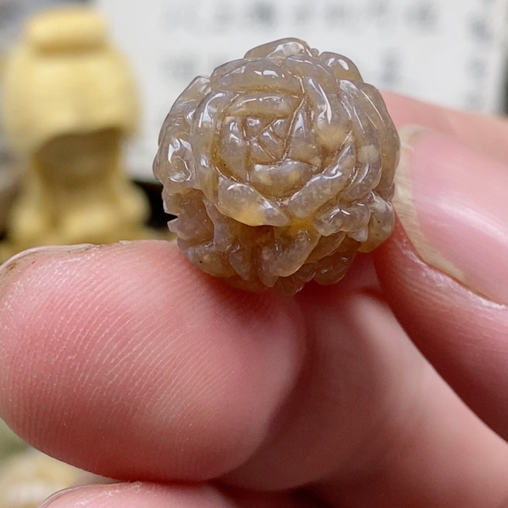 颈饰未镶嵌硅化珊瑚（珊瑚玉）通孔