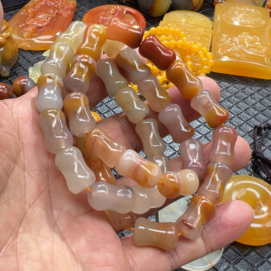 石英质玉未镶嵌颈饰