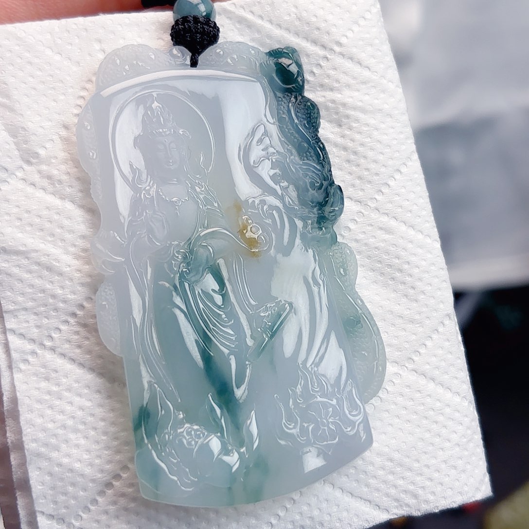 翡翠未镶嵌颈饰观音