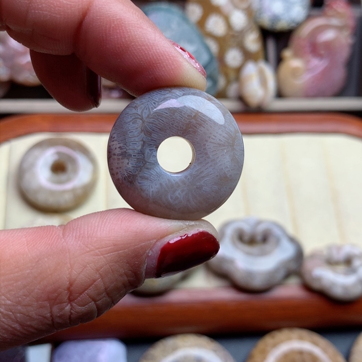 硅化珊瑚（珊瑚玉）颈饰未镶嵌